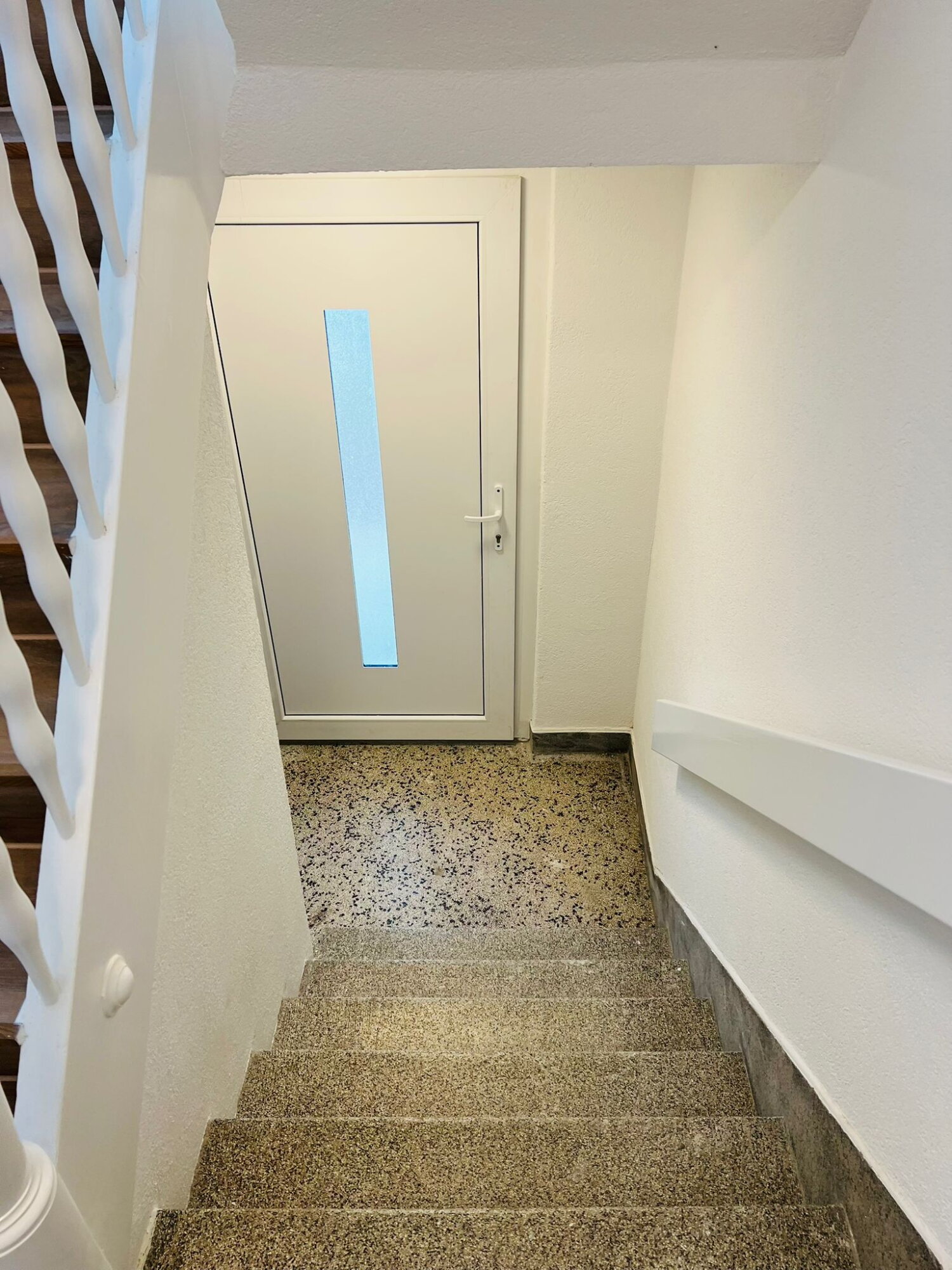 Sanierter Balkon mit neuen Geländern